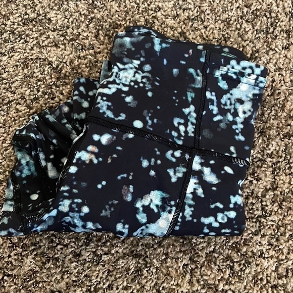 Lululemon Fast & Free Crop II *Nulux 19"
Pixel Haze Multi Black 4
Lulu - Picture 10 of 10